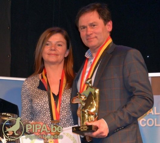 Jos Thoné and his wife Gaby in Brussels Square as 1st. National Champion long distance yearlings KBDB 2015