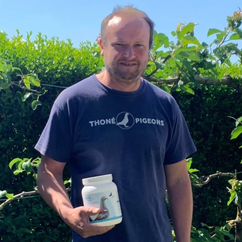 Tom holding 'Carbo' from PigeonHP